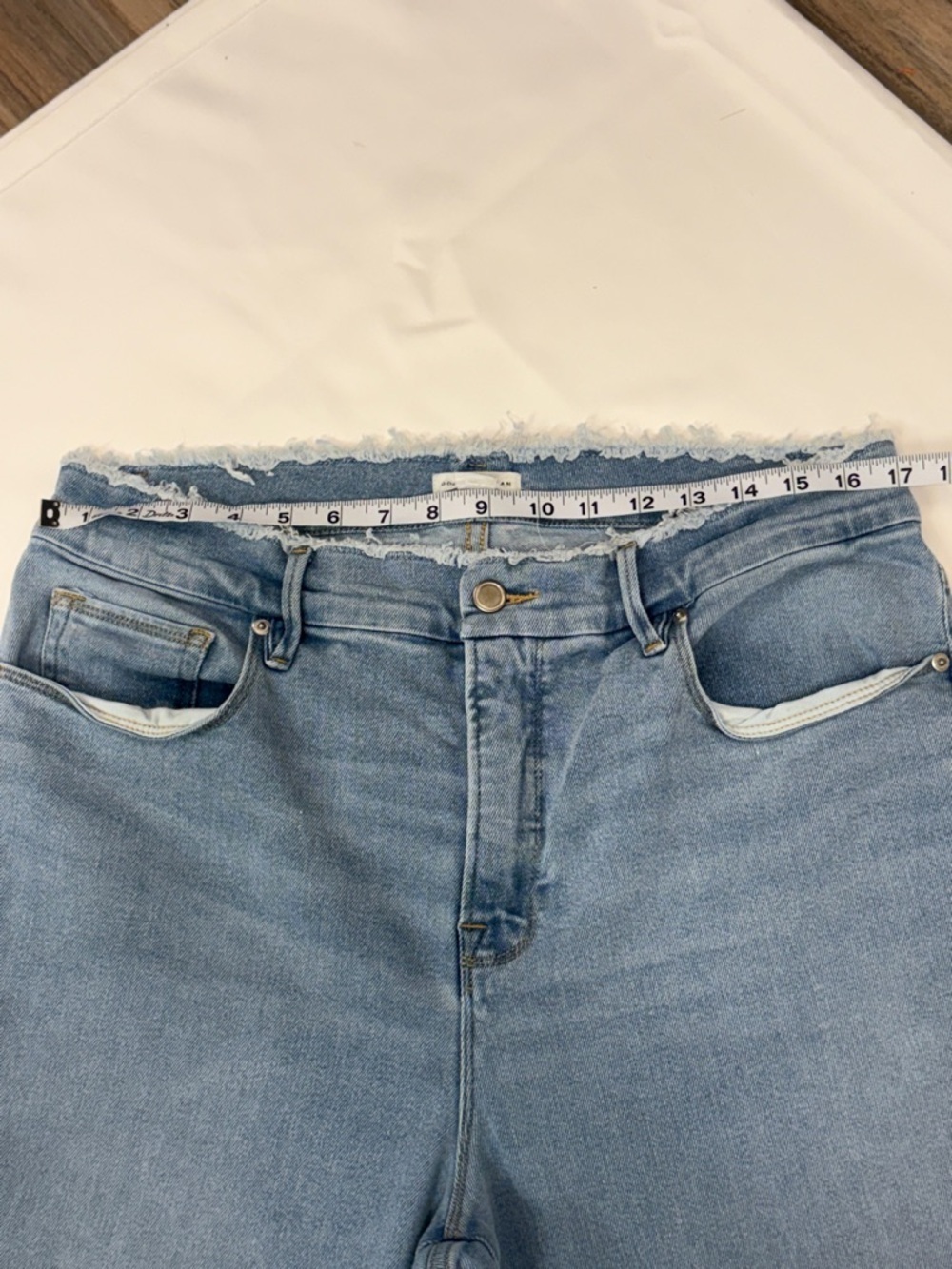GOOD AMERICAN LIGHT BLUE FLARE JEANS WITH RAW HEM! - Picture 5 of 10